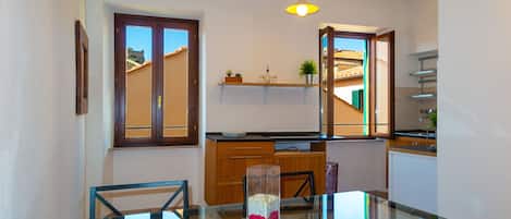 Studio (A) | In-room dining
