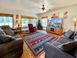 Smart TV, fireplace, video games, DVD player - Quiet Fairway Escape | Hot Tub + McCall Golf Course (McCall)