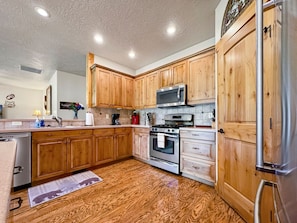 Fridge, microwave, oven, stovetop - Quiet Fairway Escape | Hot Tub + McCall Golf Course (McCall)