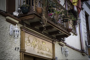 Property entrance - Mariscal Inn & Suites (Cuenca)