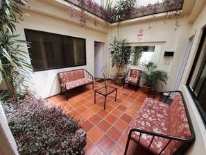 Flat-screen TV - Mariscal Inn & Suites (Cuenca)