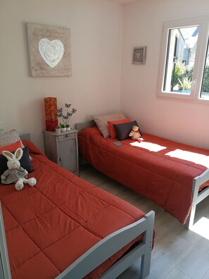 2 chambres, fer et planche à repasser, lit de bébé portatif, Wi-Fi