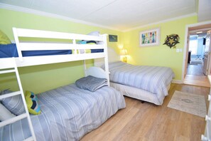 2 habitaciones, tabla de planchar con plancha y acceso a internet 
