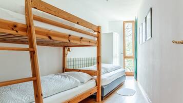 2 Schlafzimmer, Zimmersafe, Bügeleisen/Bügelbrett, WLAN