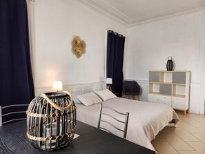 CHAMBRE MIRABELLE | Tabla de planchar con plancha, wifi gratis y ropa de cama 