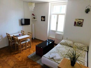 Apartment, 1 Bedroom (Caffe Au Lait) | Living area | Flat-screen TV - Villa Tončić (Split)