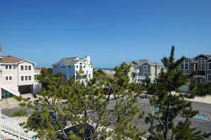 Exterior - OS606- Charming cottage, 5 bedrooms, 3 baths and very close to the beach! (Corolla)