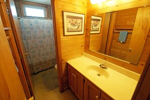Combined shower/tub - OS606- Charming cottage, 5 bedrooms, 3 baths and very close to the beach! (Corolla)