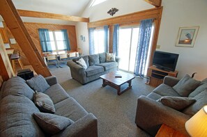 TV, DVD player, books, stereo - OS606- Charming cottage, 5 bedrooms, 3 baths and very close to the beach! (Corolla)