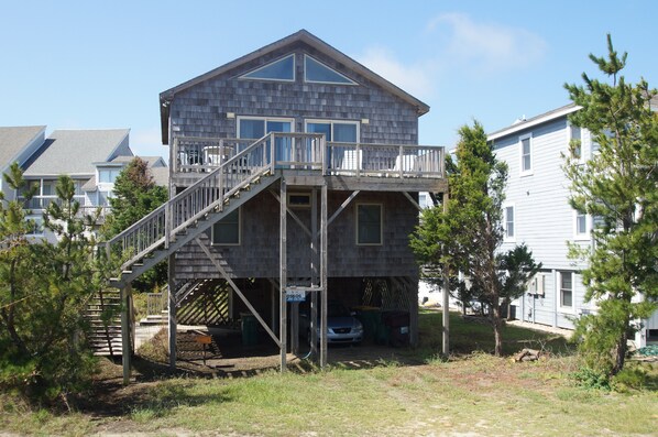Exterior - OS606- Charming cottage, 5 bedrooms, 3 baths and very close to the beach! (Corolla)
