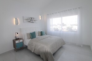 4 soverom, skrivebord, lydisolert og strykejern/-brett