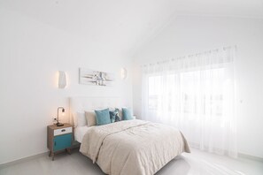 4 Schlafzimmer, Schreibtisch, schallisolierte Zimmer