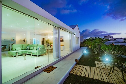 VILLA DREAMS. RELAX WITH HEATED POOL,