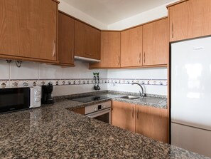 Fridge, microwave, oven, coffee/tea maker