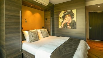 Standard Double Room | Minibar, desk, blackout drapes, iron/ironing board