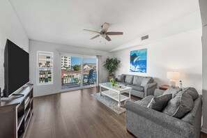 Smart TV, reproductor de DVD y libros 