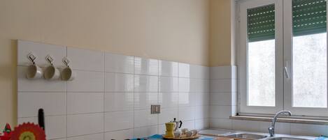 Fridge, stovetop, coffee/tea maker, cookware/dishes/utensils