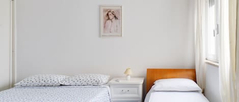 2 bedrooms, WiFi, bed sheets