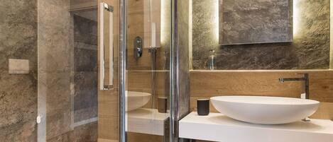 Quarto casal luxo, 1 cama Queen | Chuveiro
