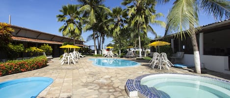 Kolam renang outdoor