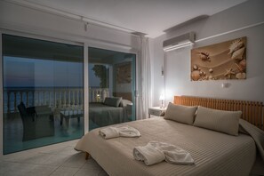 1 habitación, tabla de planchar con plancha y cuna de viaje 