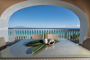 Outdoor dining - Playa Del Zante - 1 Bedroom Sea View Apartment, Playa del Zante (Zakynthos)