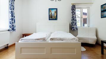 2 Schlafzimmer, Zimmersafe, Bügeleisen/Bügelbrett, WLAN