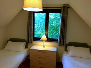 木屋 | 4 間臥室、床單