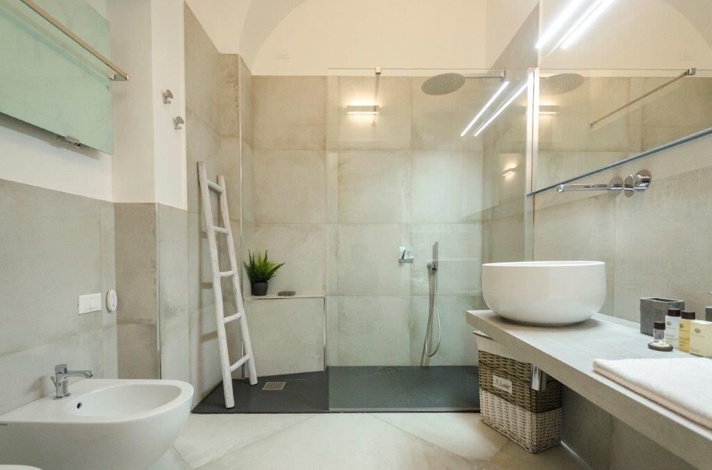 Apartment, 1 Bedroom | Bathroom | Shower, rainfall showerhead, free toiletries, hair dryer