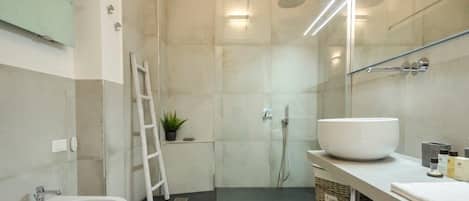 Ducha, cabezal de ducha tipo lluvia, artículos de tocador gratuitos
