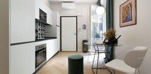 Appartamento, 1 camera da letto | Area soggiorno | TV a schermo piatto