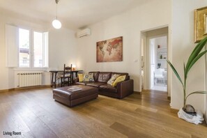 Appartamento, 2 camere da letto | Soggiorno | TV a schermo piatto