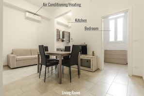 Departamento, 1 habitación (S. Felice Garden) | Área de sala de estar | Televisión de pantalla plana 