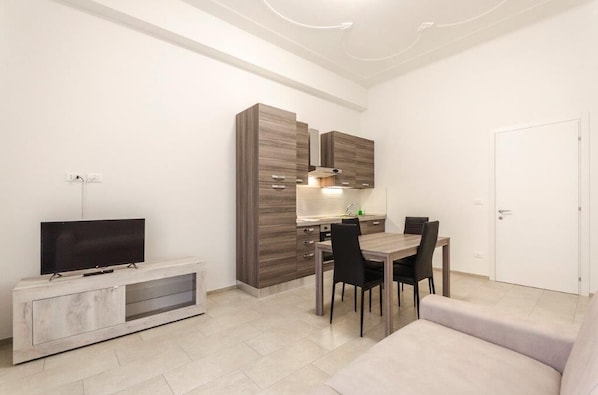 Departamento, 1 habitación (S.Felice Street) | Área de sala de estar | Televisión de pantalla plana 