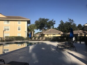 Piscine extérieure, piscine chauffée
