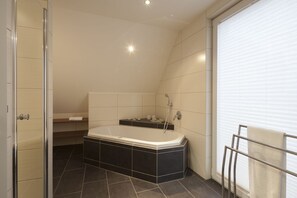 Apartment, 3 Bedrooms (Suite 33) | Private spa tub - Boardinghaus Norderney (Norderney)