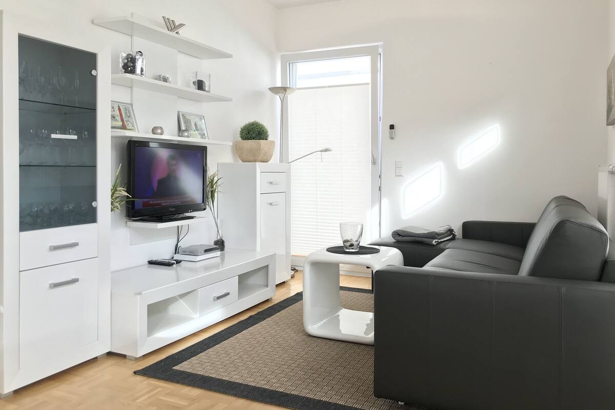 Apartment, 2 Bedrooms (Suite 22) | Living area