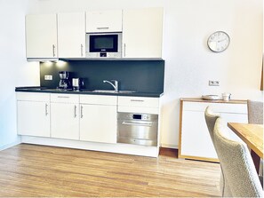 Apartment, 2 Bedrooms, Terrace, Ground Floor | Private kitchen | Fridge, microwave, stovetop, dishwasher