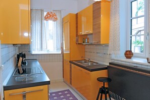 ثلاجة، ميكروويف، فرن، موقد طهي مسطح