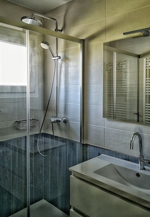 Shower, towels