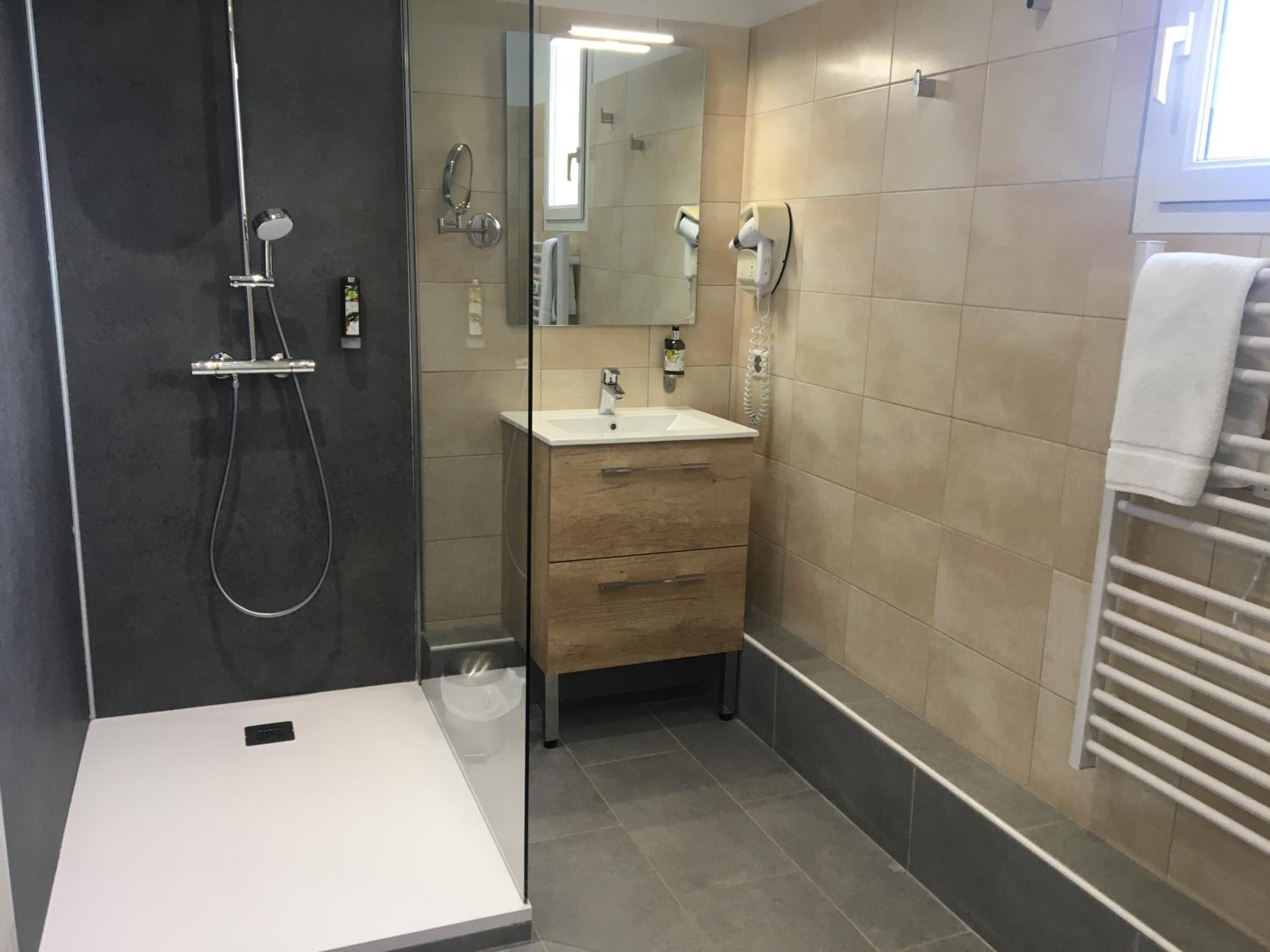 shower, free toiletries, hair dryer, towels