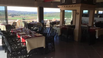 Lunch, dinner served; local cuisine, alfresco dining