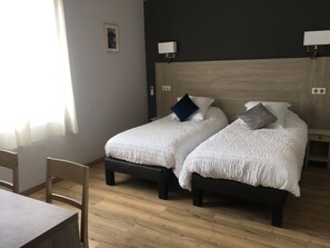 Caja de seguridad en la habitación y decoración personalizada 