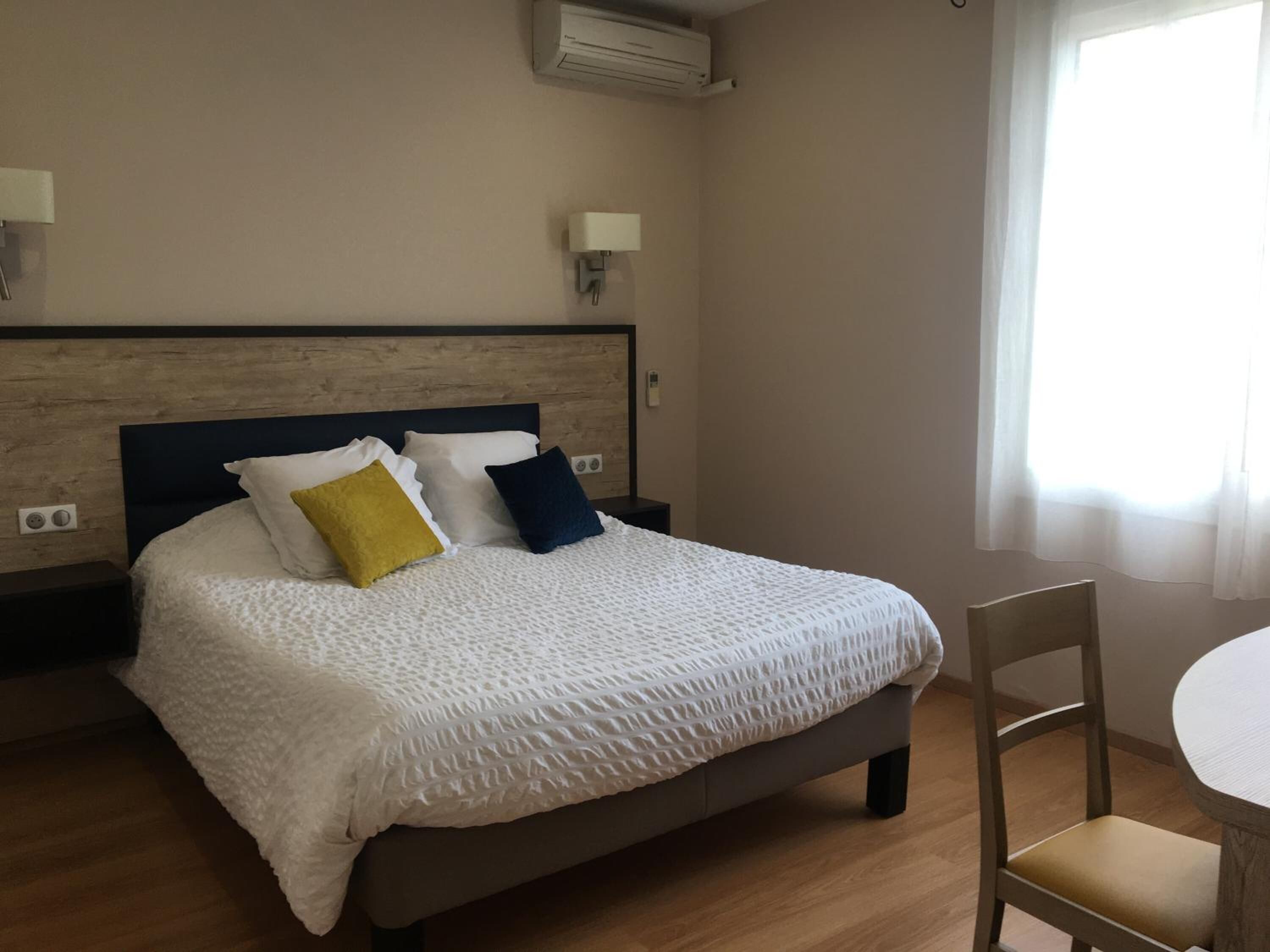 in-room safe, individually decorated, individually furnished, desk