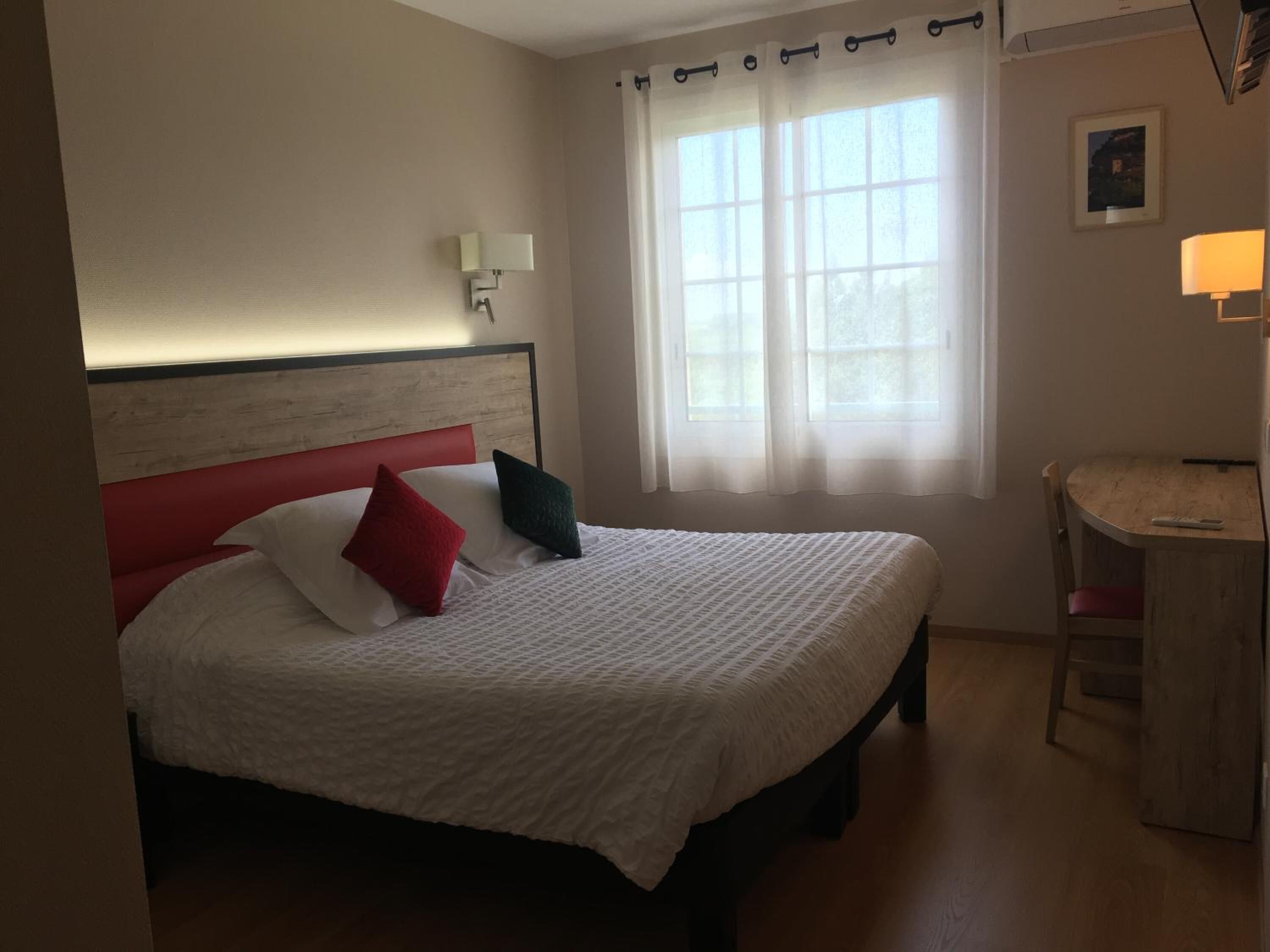 in-room safe, individually decorated, individually furnished, desk