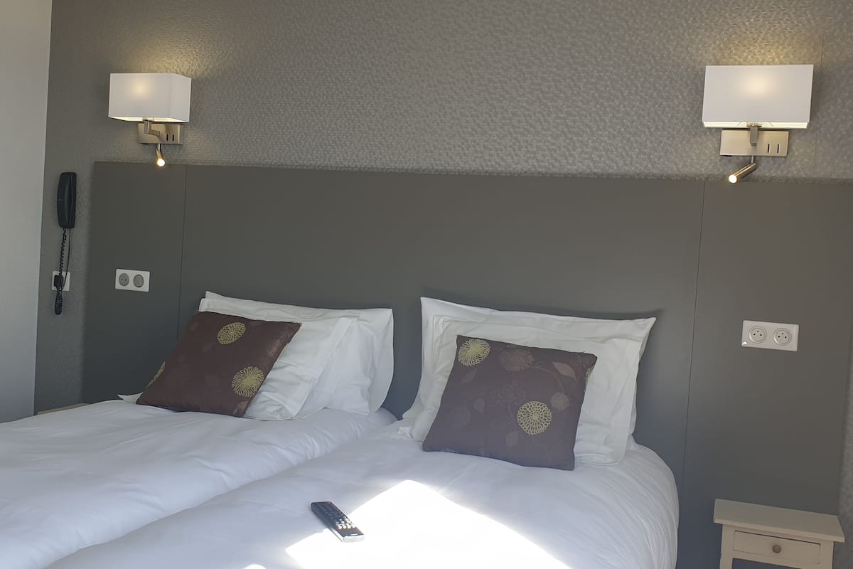 in-room safe, individually decorated, individually furnished, desk