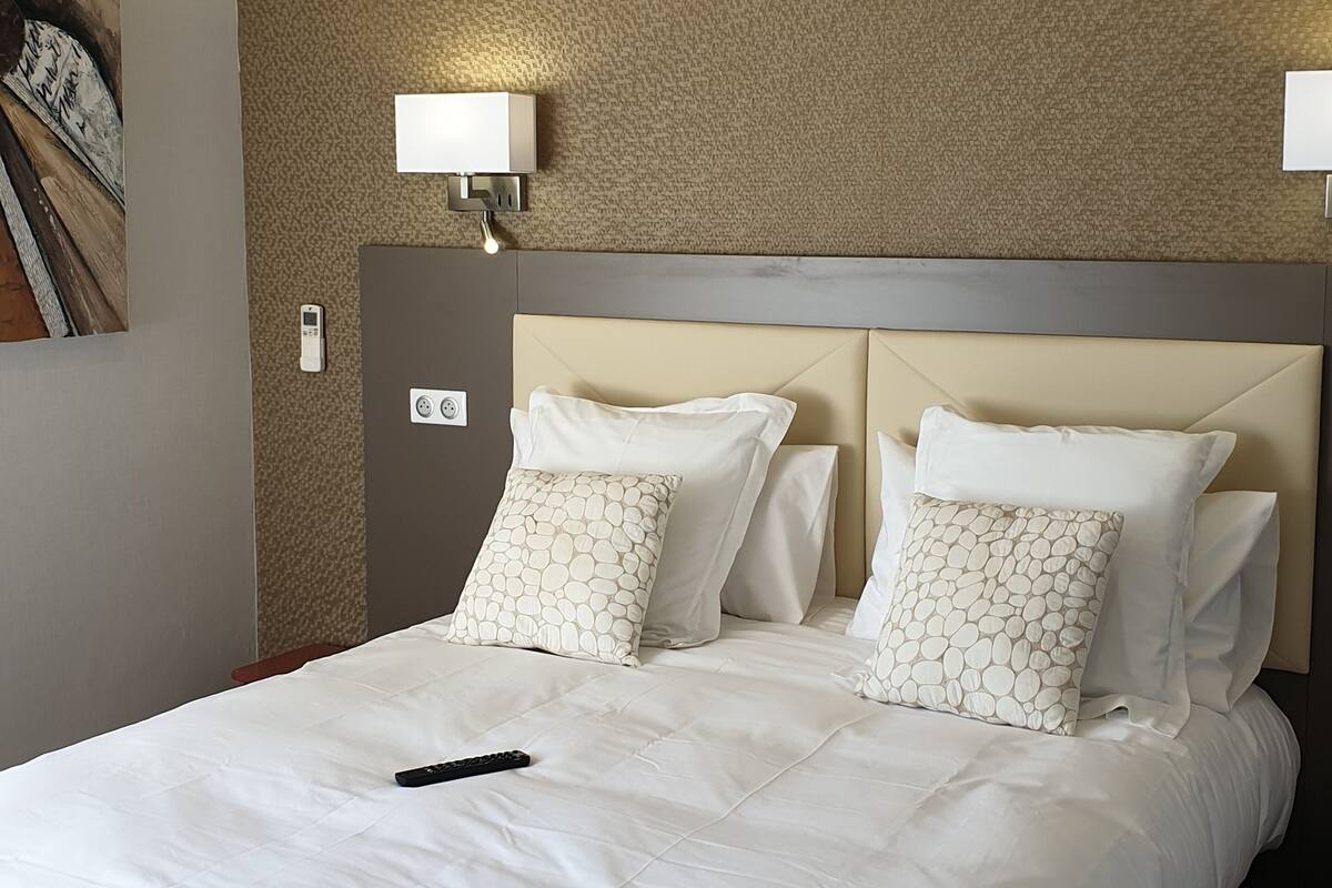 in-room safe, individually decorated, individually furnished, desk