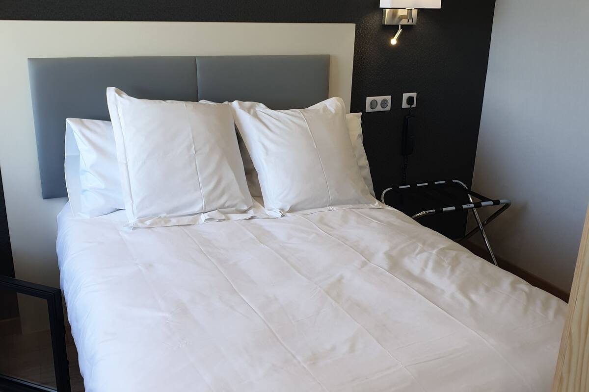 in-room safe, individually decorated, individually furnished, desk