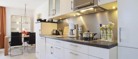 Departamento, 1 habitación, balcón | Cocina privada | Refrigerador, microondas, horno y parrilla de estufa