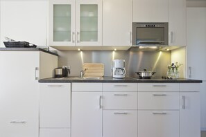 Apartment, 1 Bedroom, Balcony | Private kitchen | Fridge, microwave, oven, stovetop - Wohnung 3 (Norderney)